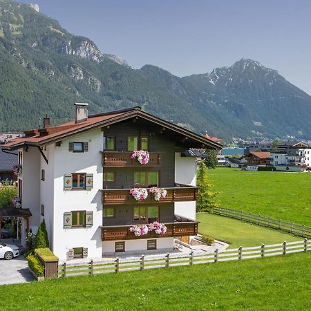 Alpenherz Ferienwohnungen ペルティサウ エクステリア 写真
