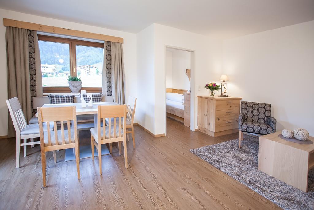Alpenherz Ferienwohnungen ペルティサウ 部屋 写真