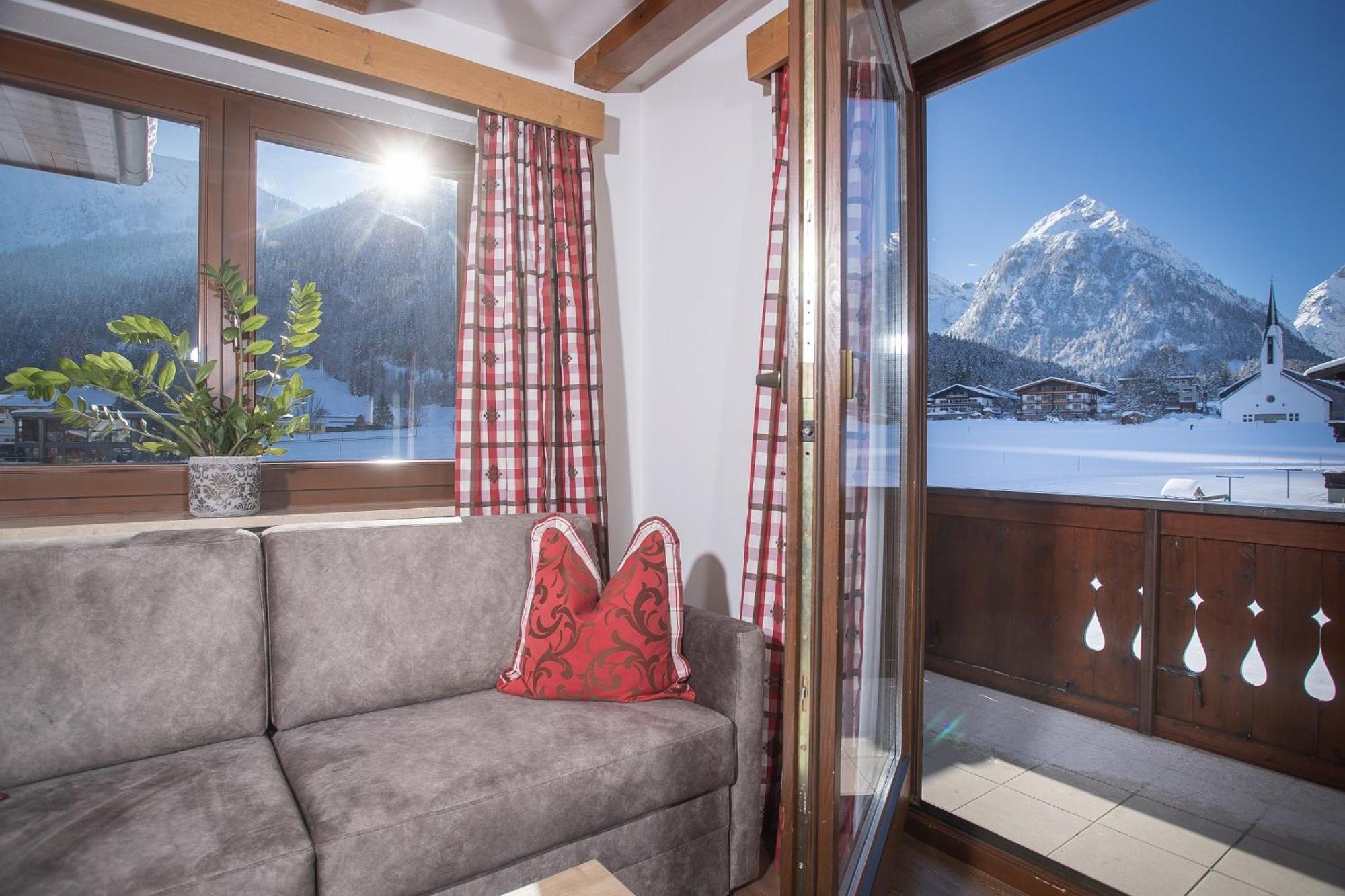 Alpenherz Ferienwohnungen ペルティサウ エクステリア 写真