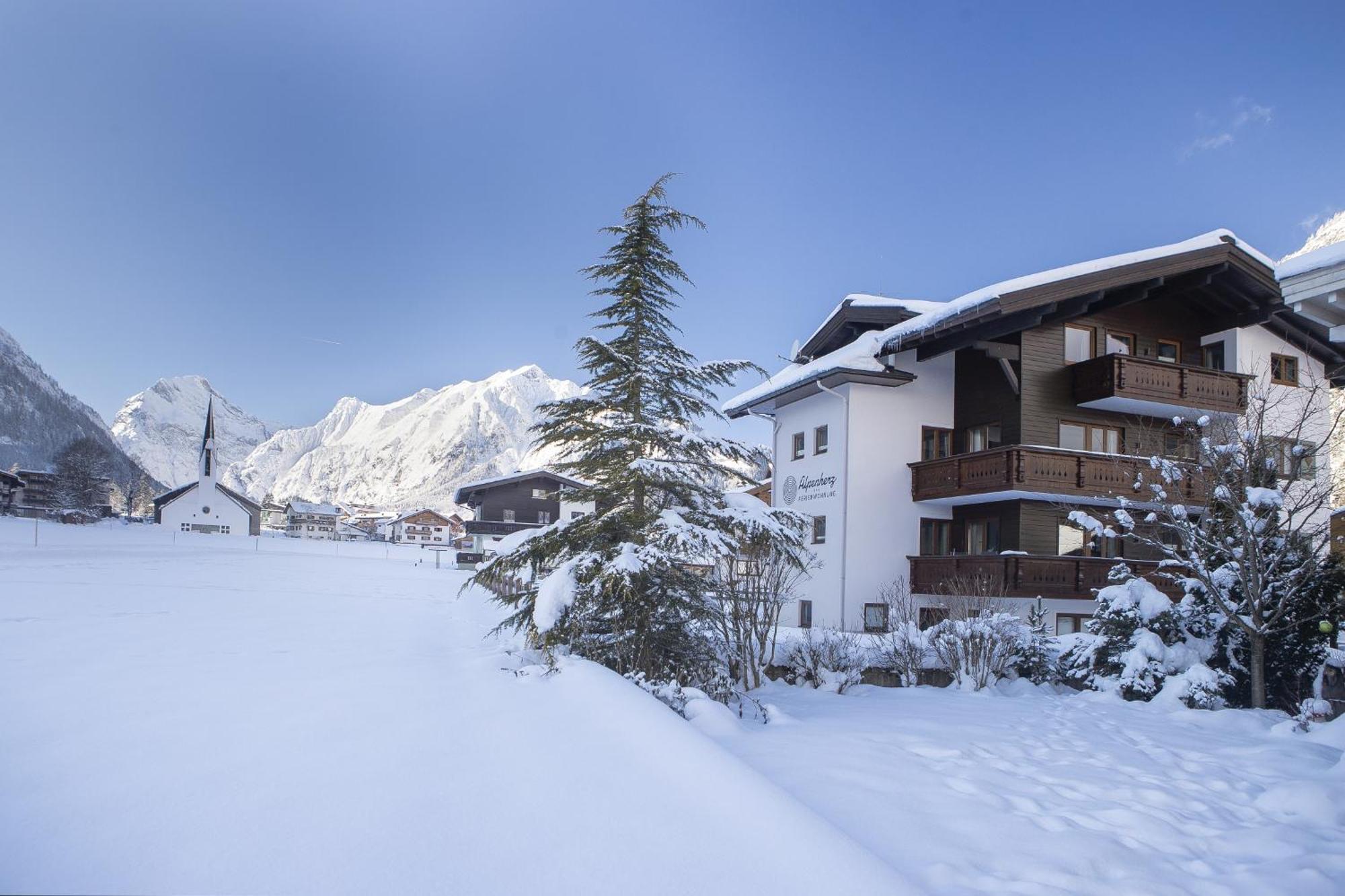 Alpenherz Ferienwohnungen ペルティサウ エクステリア 写真