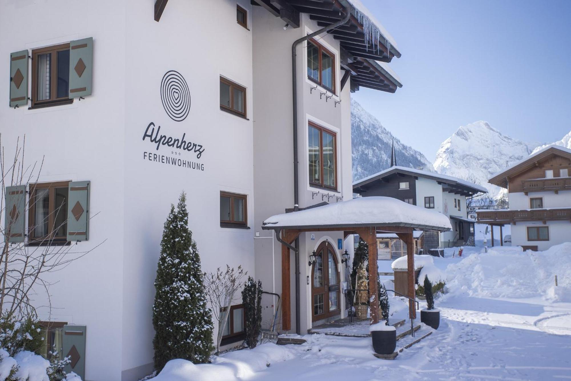 Alpenherz Ferienwohnungen ペルティサウ エクステリア 写真