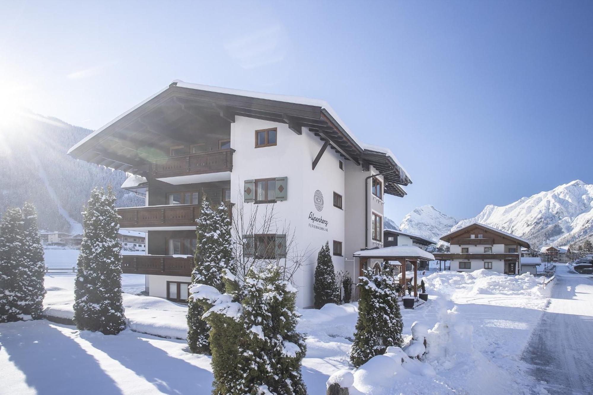 Alpenherz Ferienwohnungen ペルティサウ エクステリア 写真