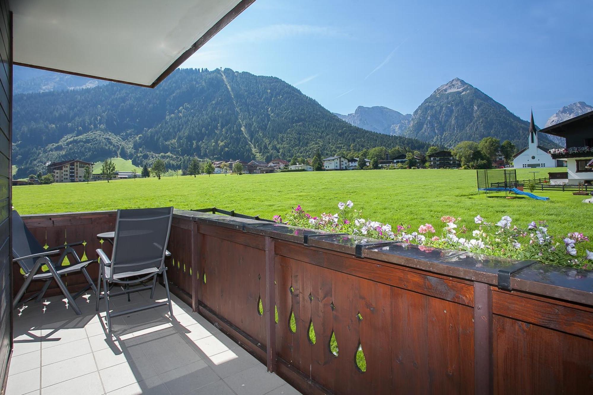 Alpenherz Ferienwohnungen ペルティサウ エクステリア 写真