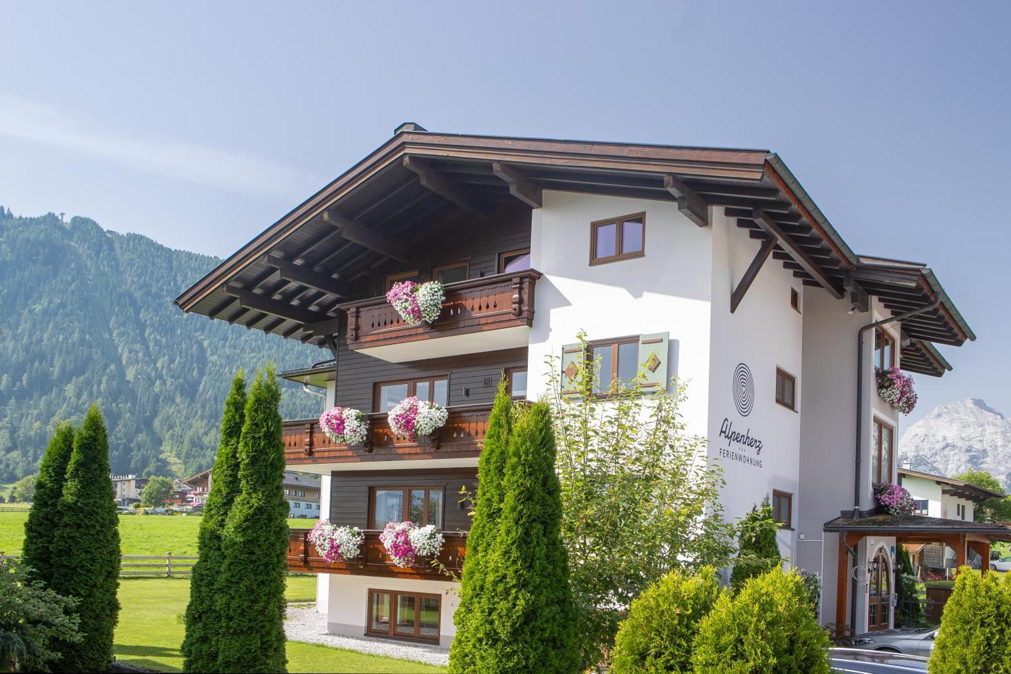 Alpenherz Ferienwohnungen ペルティサウ エクステリア 写真