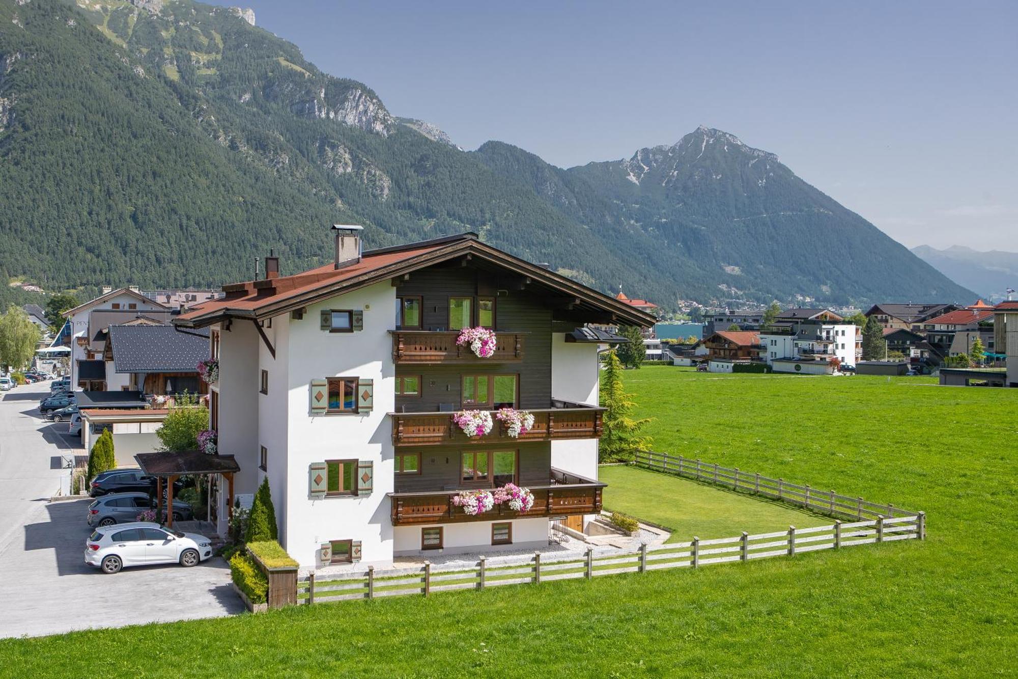 Alpenherz Ferienwohnungen ペルティサウ エクステリア 写真