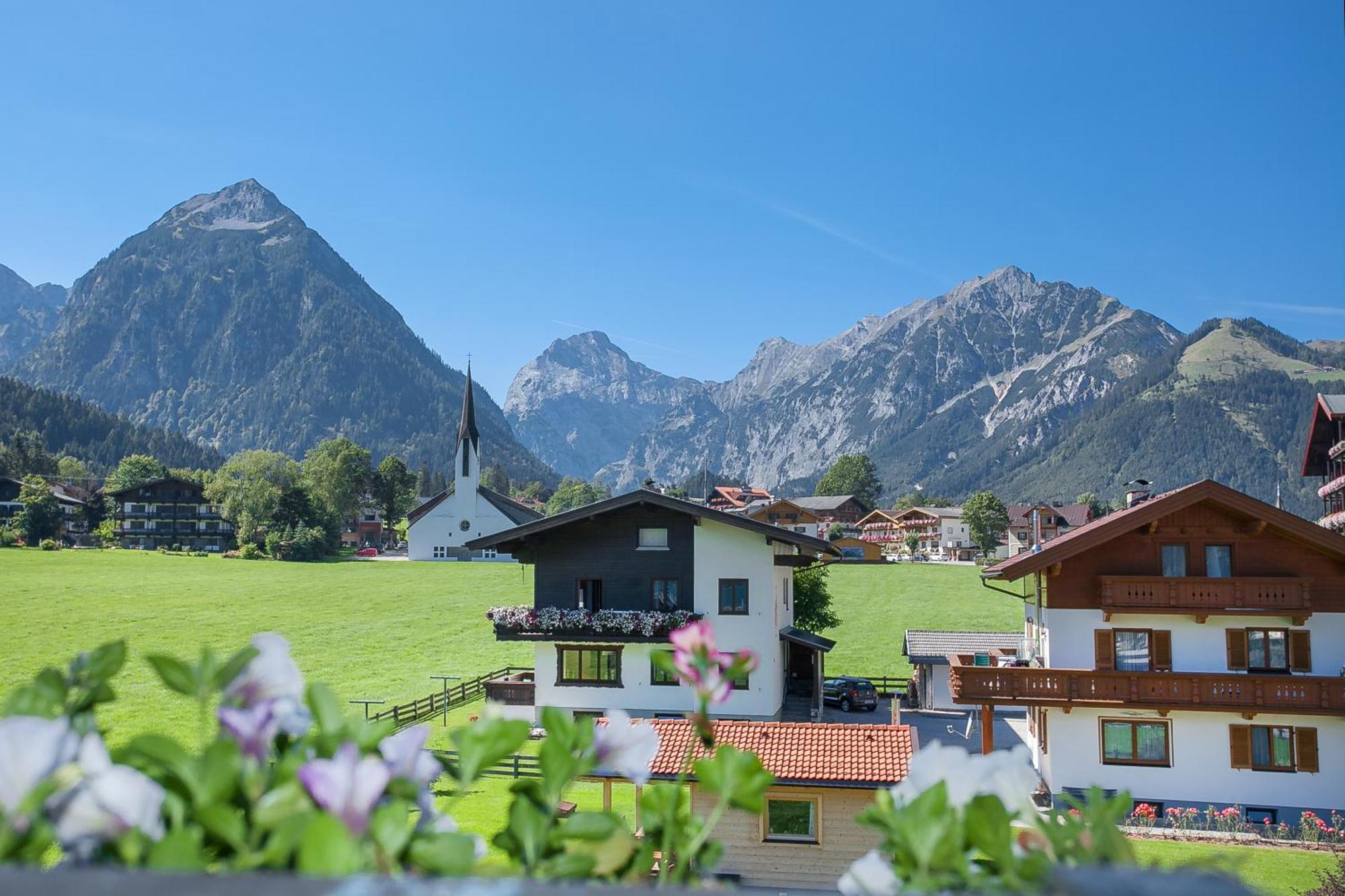 Alpenherz Ferienwohnungen ペルティサウ エクステリア 写真